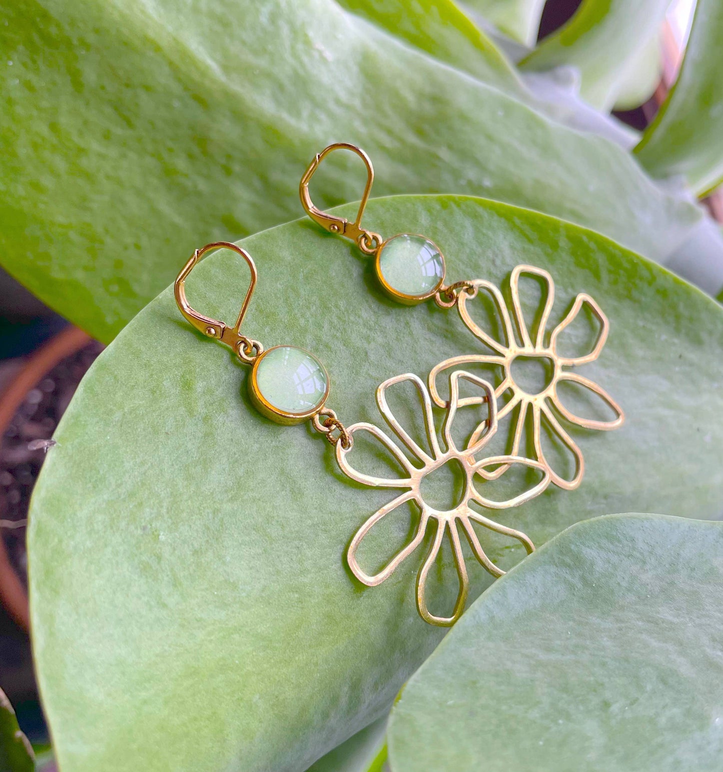 Brass & gold daisies - daisy, retro, 70s, flowers, green