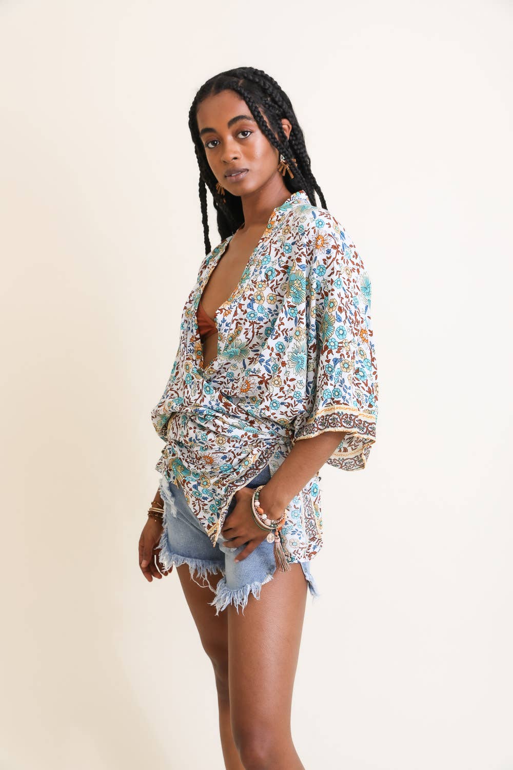 Lightweight Floral Kimono Wrap – Bohemian Charm & Comfort ☀️