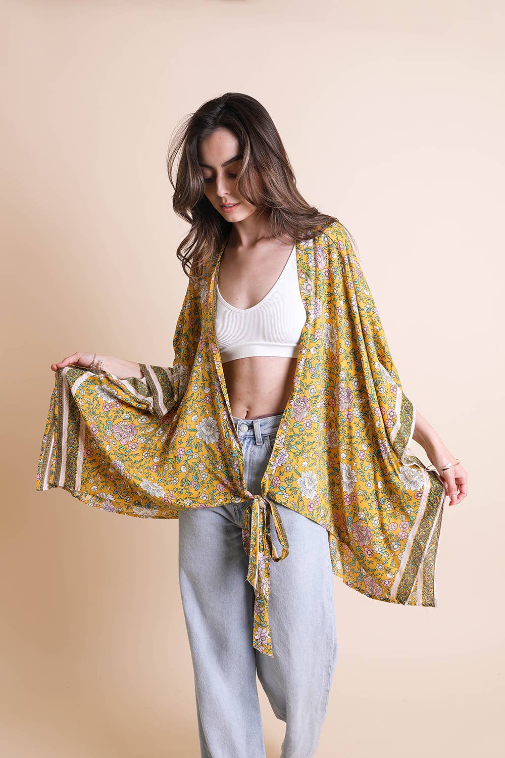 Lightweight Floral Kimono Wrap – Bohemian Charm & Comfort ☀️