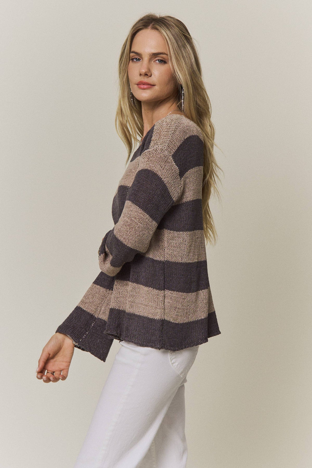 STRIPED LIGHTWEIGHT KNIT SWEATER