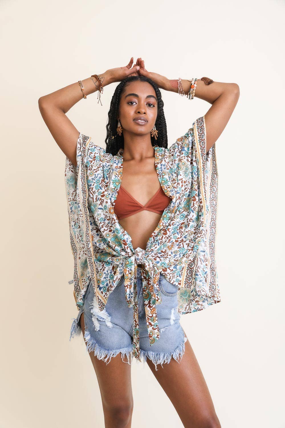 Lightweight Floral Kimono Wrap – Bohemian Charm & Comfort ☀️